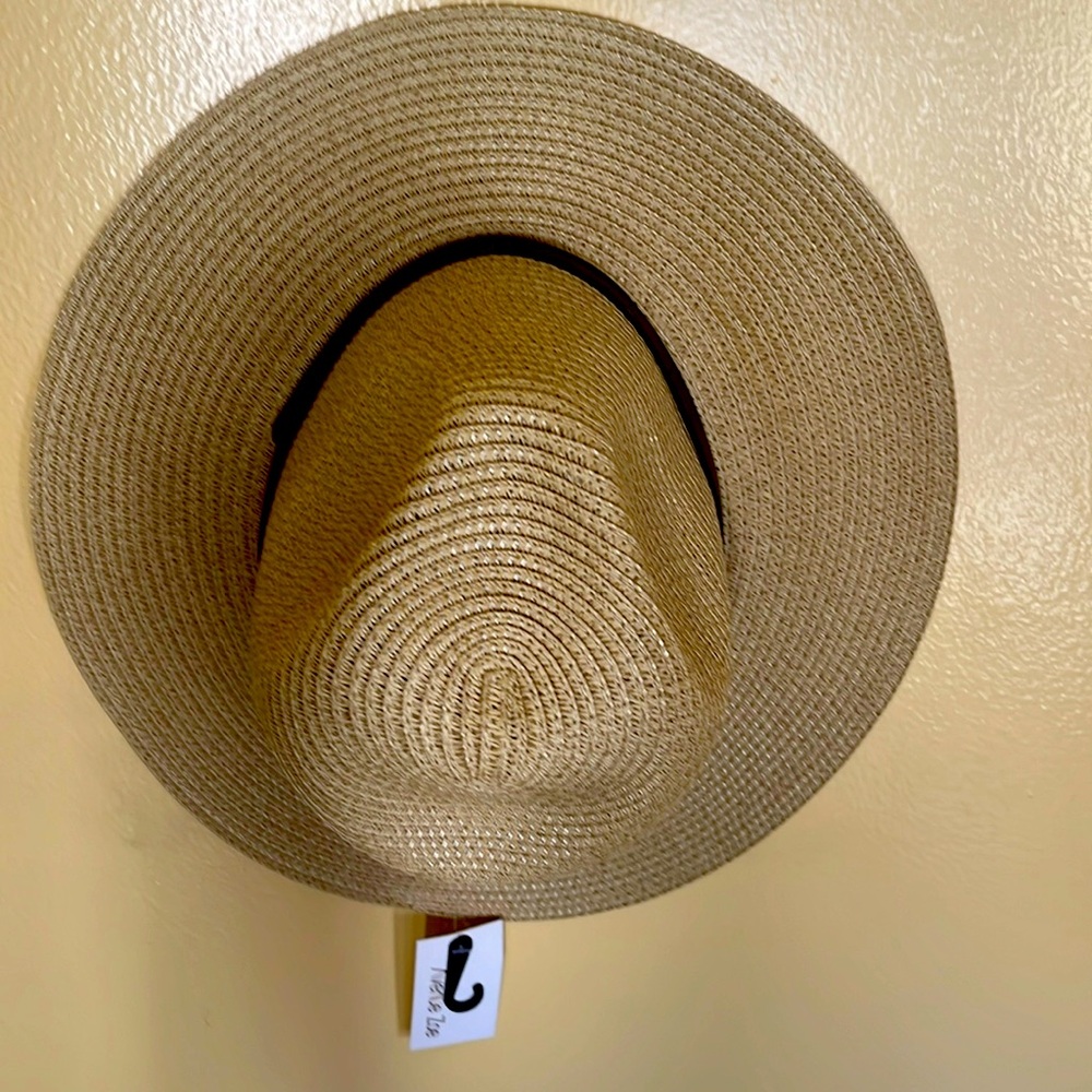 Avenue Zoe Hat one size color beige with brown very stylish for summer